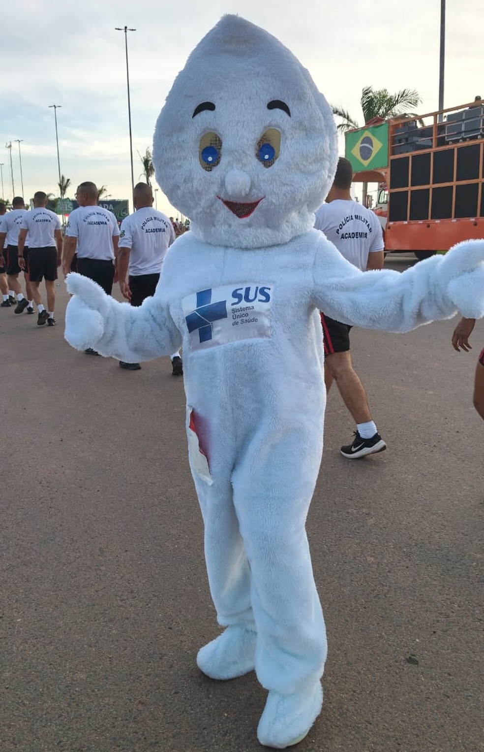 A técnica de enfermagem Marilene Aparecida da Silva, de 56 anos, foi fantasia de 'Zé Gotinha' — Foto: Abder Khan/g1