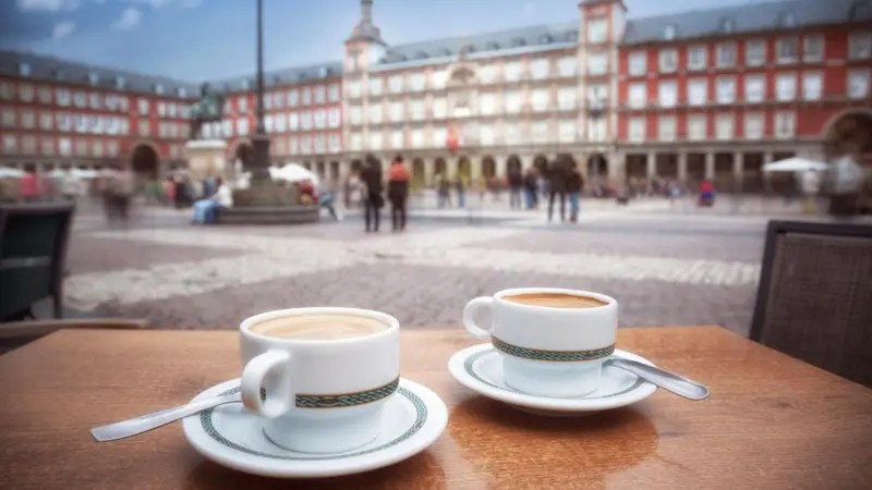 Cafés na Espanha passam a cobrar pelo tempo que cliente fica na mesa