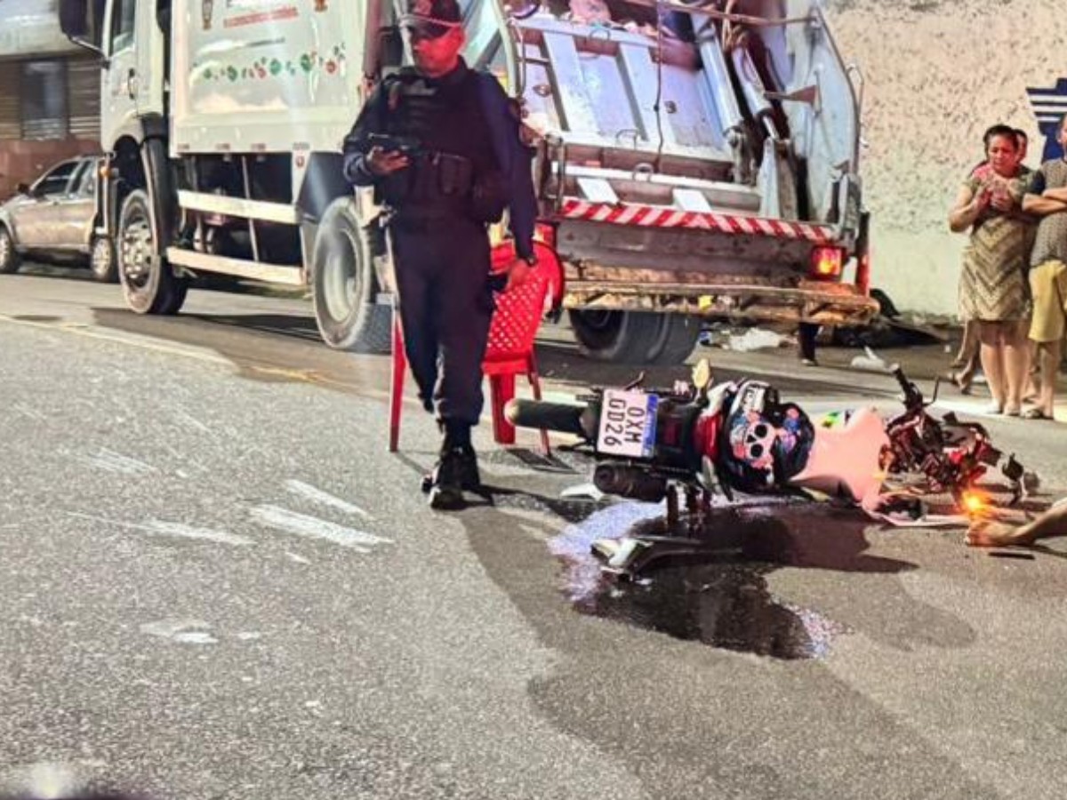 Motociclista morre após colidir com caminhão de lixo na Zona Sul de Manaus