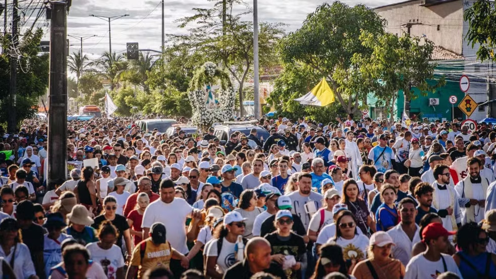 Feriado de Nossa Senhora da Assunção altera rotina de serviços em Fortaleza​‌​