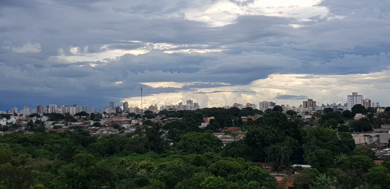 Frente fria chega ao Triângulo, Alto Paranaíba e Noroeste de MG no fim de semana