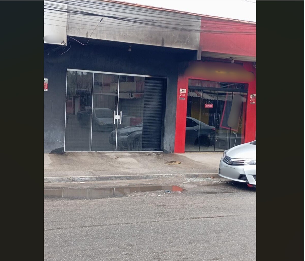 Incêndio destrói loja de bolsas e malas em Cabo Frio