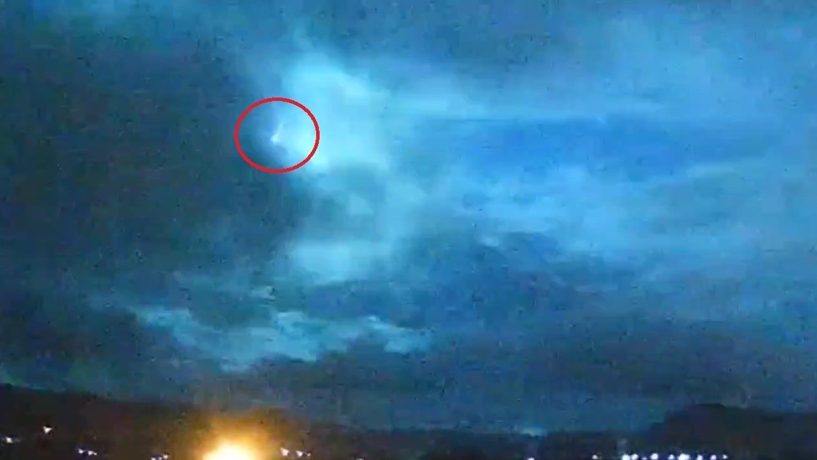 VÍDEO: queda de meteoro ilumina céu sobre o RS