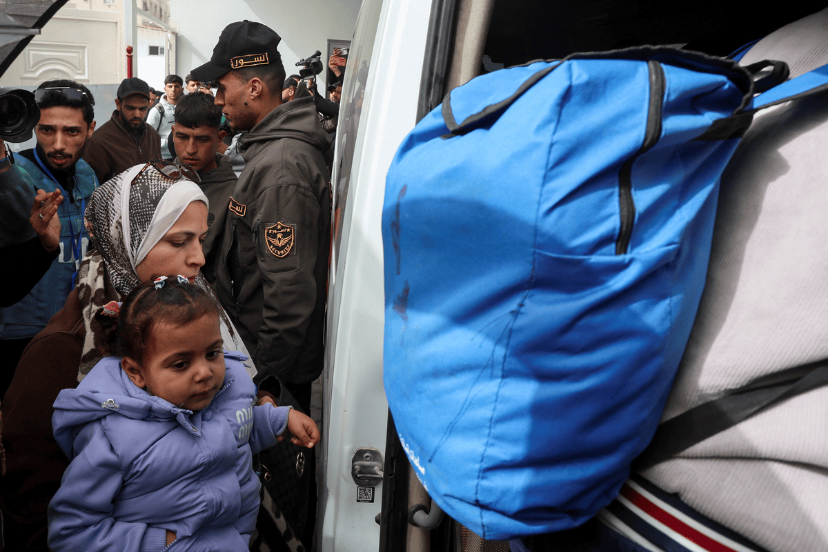 Israel reabre parcialmente passagem de Rafah; primeiro dos 20 mil palestinos que aguardam para buscar tratamento médico já está no Egito