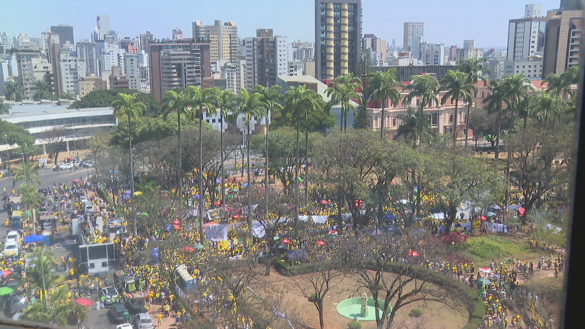 Apoiadores de Bolsonaro se reúnem na Praça da Liberdade por anistia a condenados do 8 de janeiro    