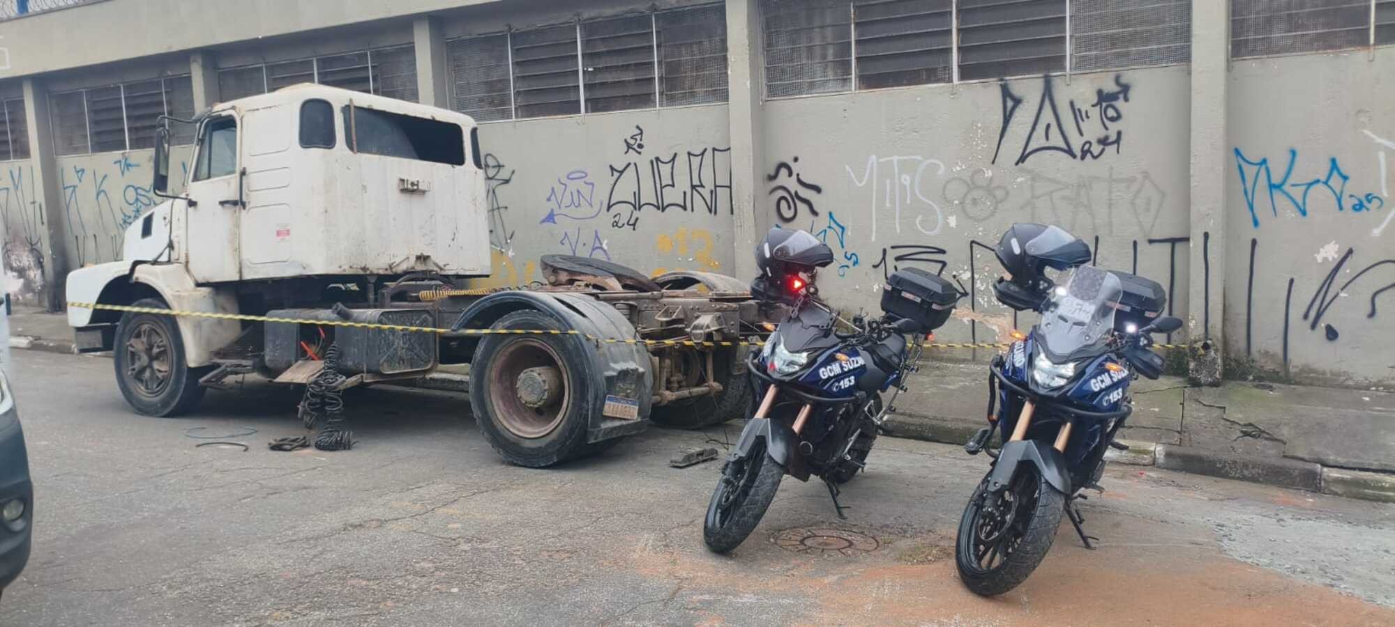 Homem é encontrado morto dentro de caminhão em Suzano