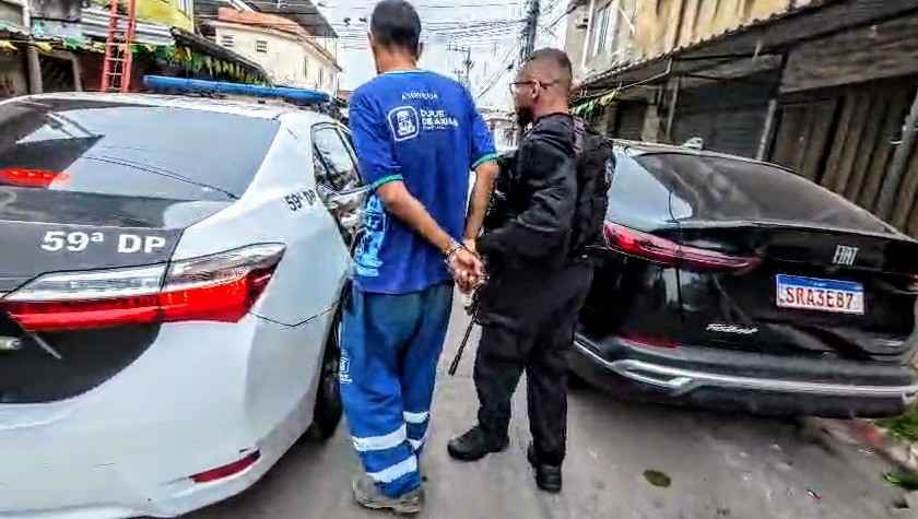 Operação prende suspeitos do Comando Vermelho em Caxias; um tentou escapar usando uniforme de prestadora de serviço público
