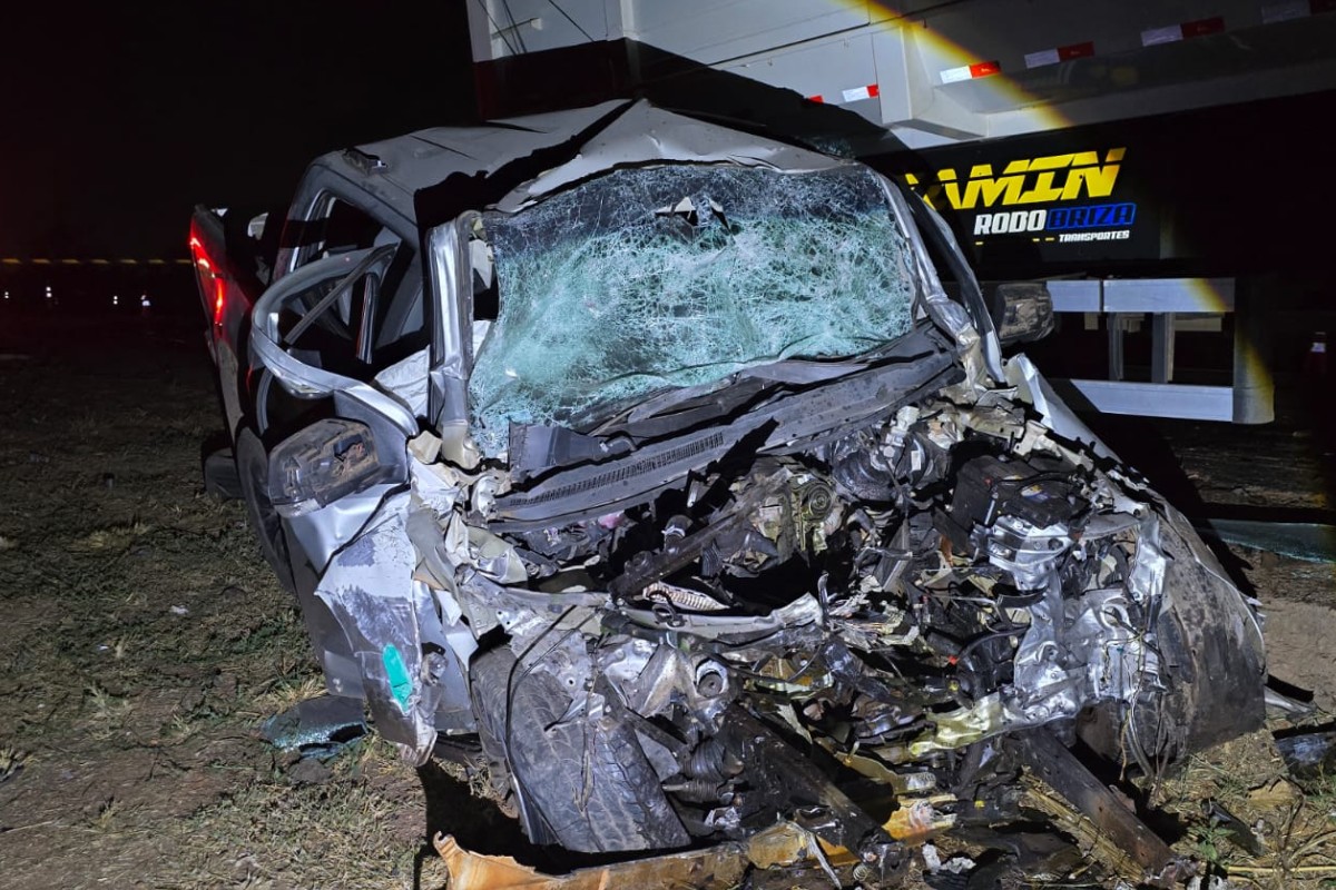 Motorista de caminhonete morre após tentar ultrapassagem e bater de frente com carreta na BR-070 em MT