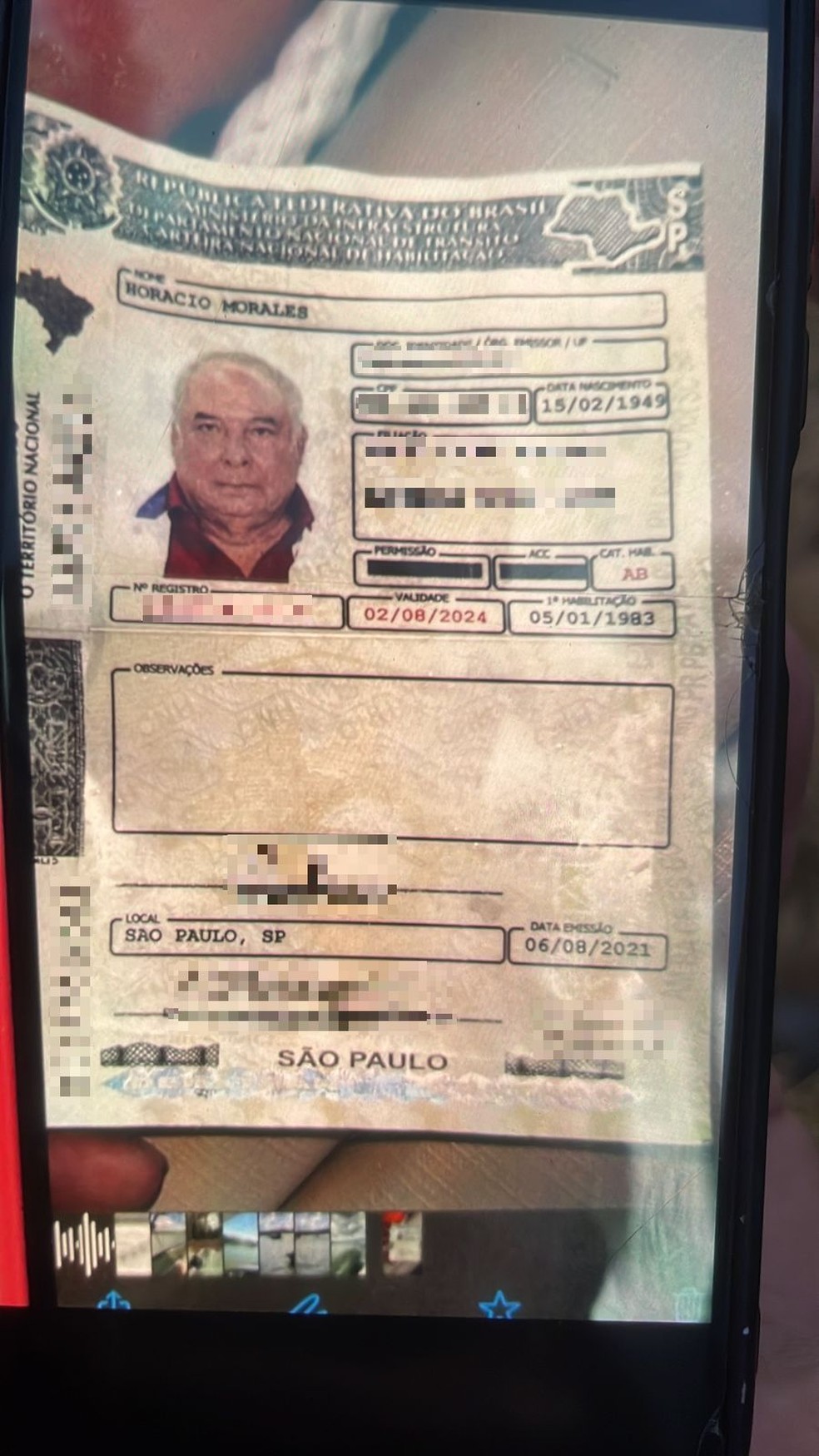 Avião anfíbio é retirado de represa por guindaste em Bragança Paulista;  aeronave passará por perícia