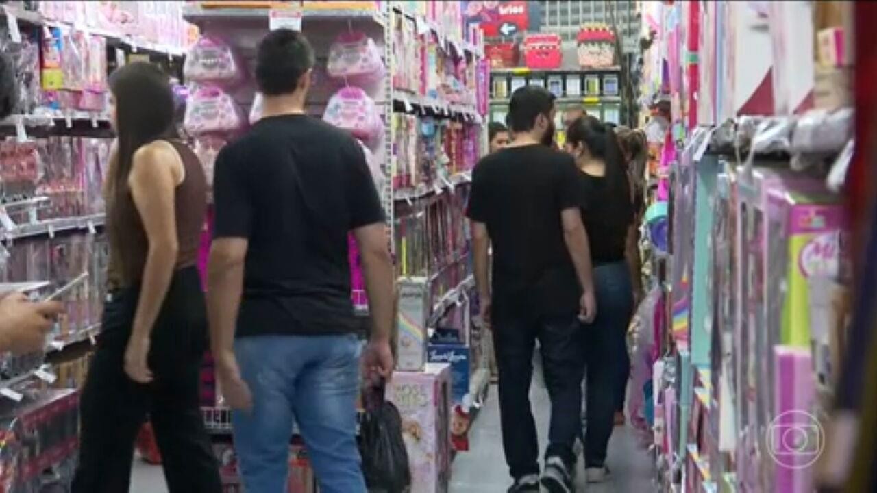 Natal: compras de última hora movimentam a Rua 25 de Março, em São Paulo