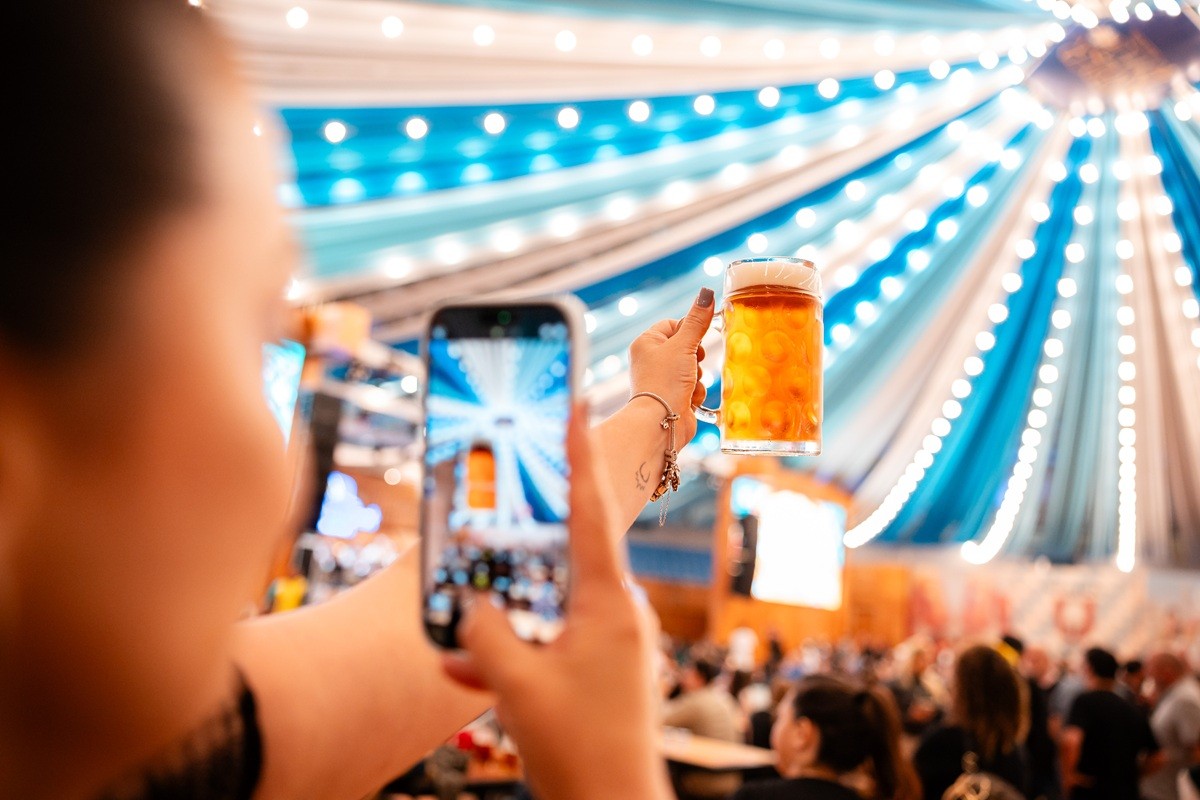Quanto vai custar o chope na Oktoberfest Blumenau 2026? Veja tipos e valores 