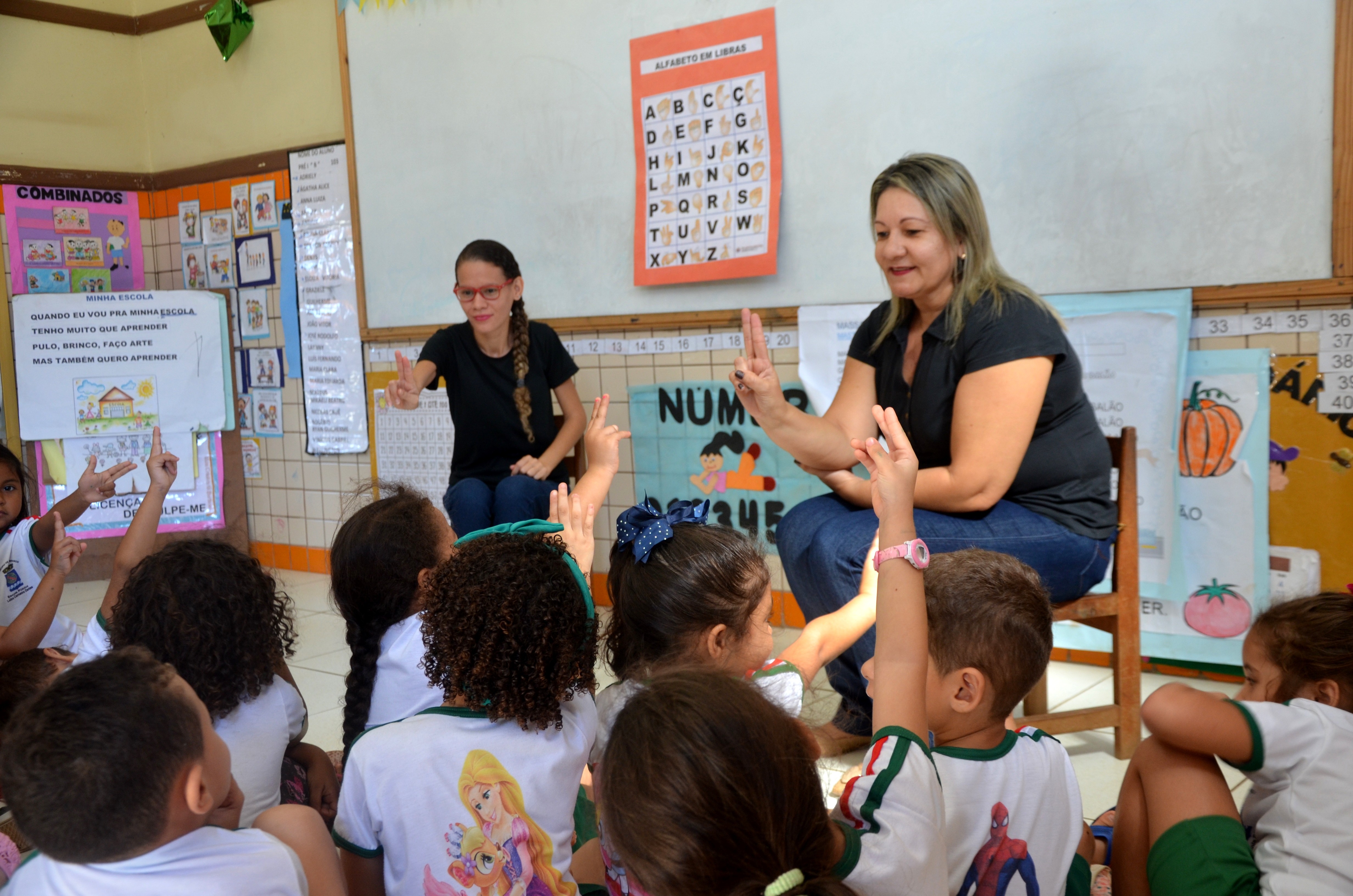 Ausência de intérpretes de Libras na rede municipal de Teresina é alvo de ação do MP