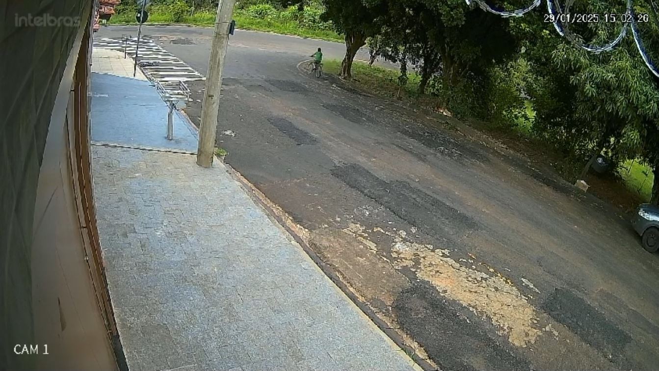 Menino é atropelado durante passeio de bicicleta em Franca, SP; vídeo