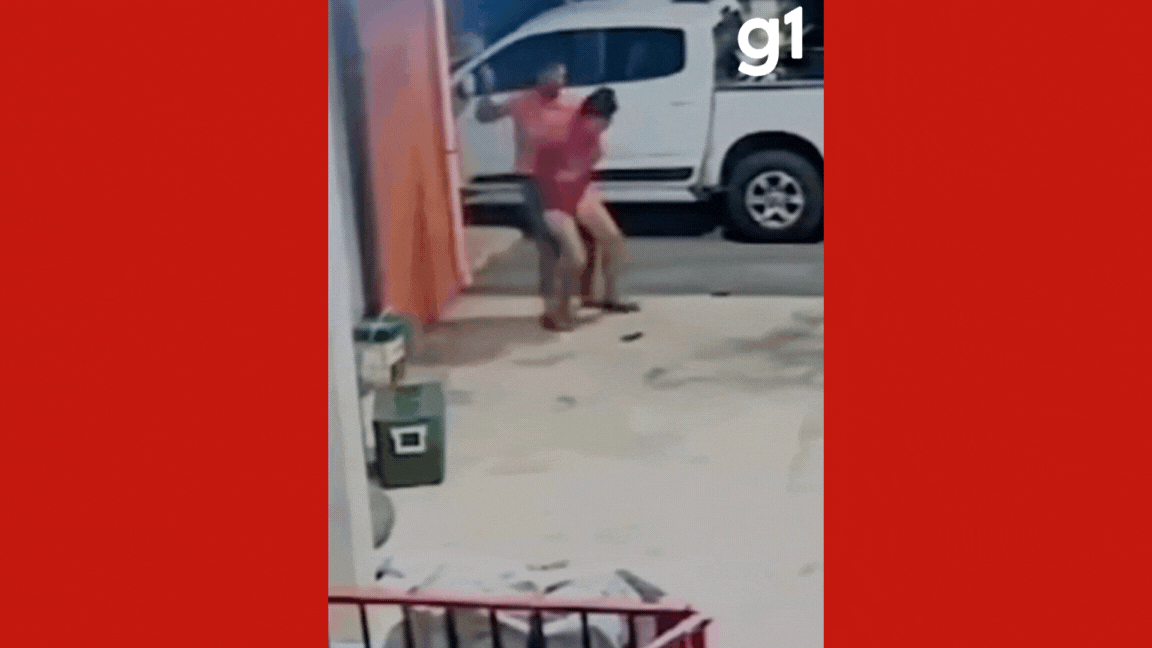 VÍDEO: homem flagrado tentando esfaquear mulher é imobilizado por testemunhas em MT 