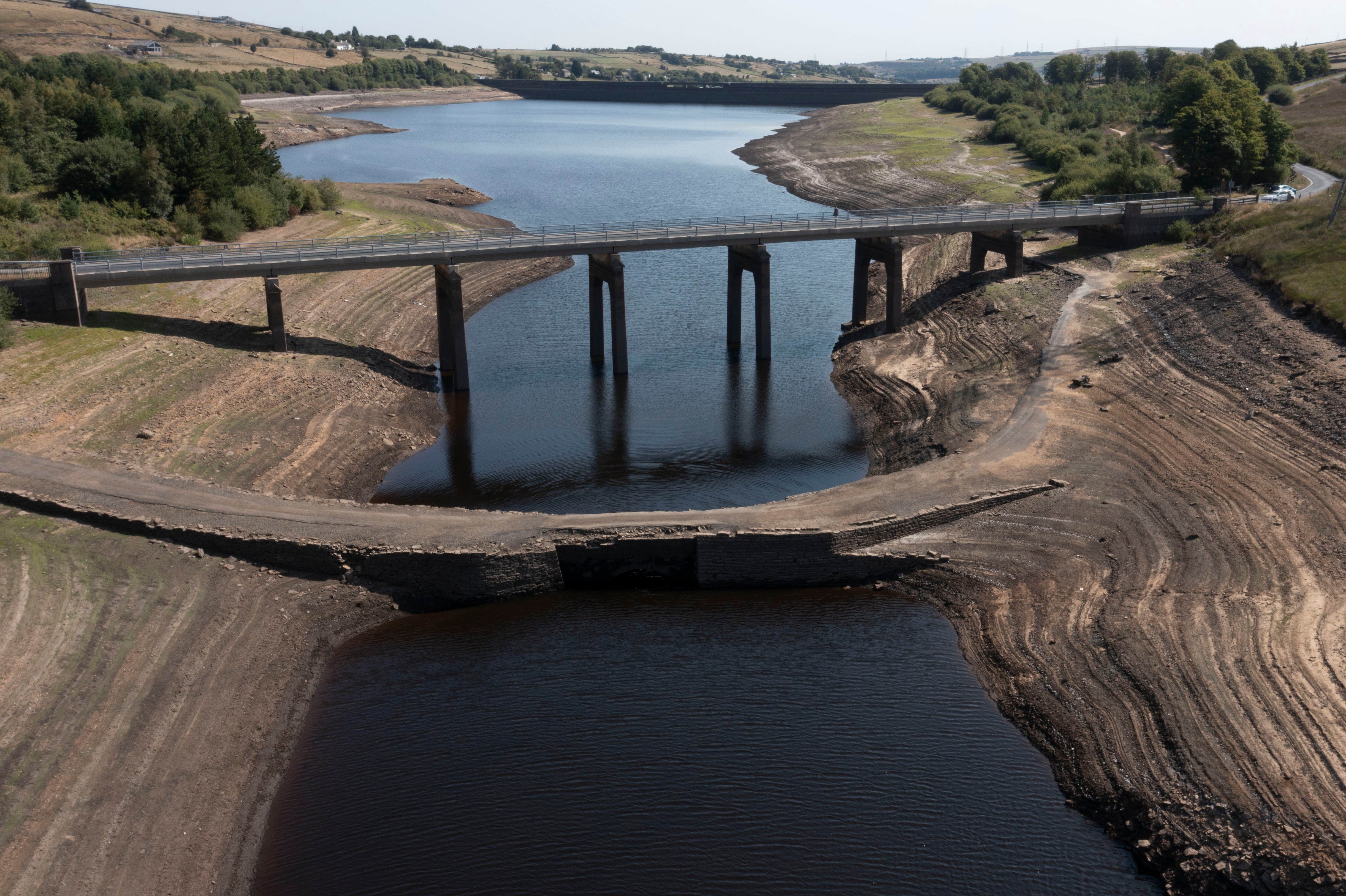 Só 3% das casas do Reino Unido têm ar-condicionado; veja por que instalar o aparelho pode ser caro e 'piorar calor'