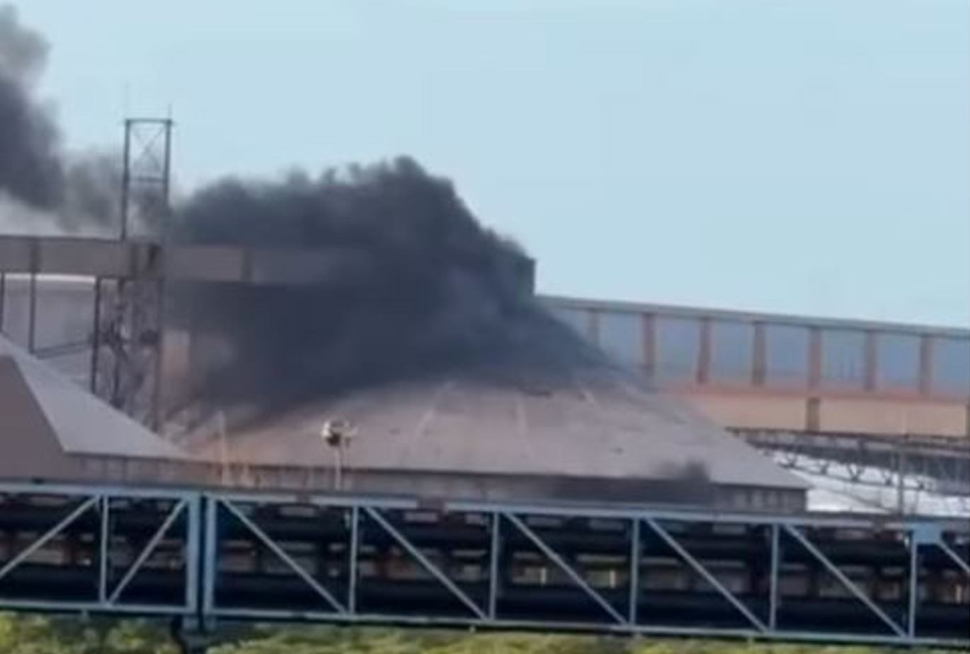 VÍDEO: Incêndio atinge silo de grãos no Complexo Portuário do Itaqui, em São Luís