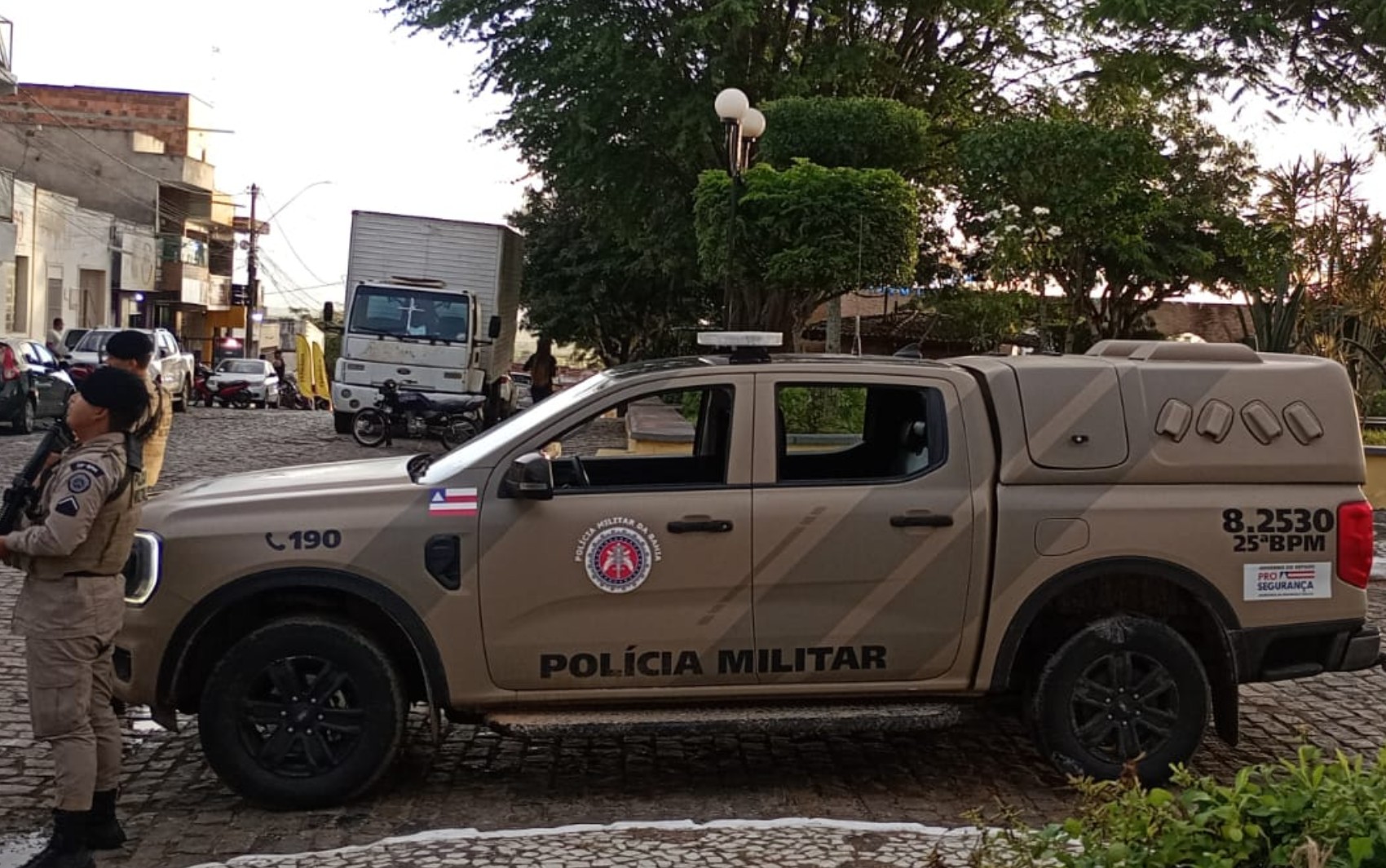 Mulher finge estar morta e sobrevive após ser esfaqueada pelo ex-companheiro no interior da Bahia