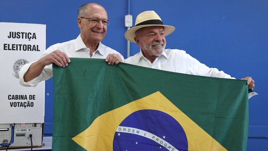Lula convoca reunião com aliados em Brasília para articular 2° turno