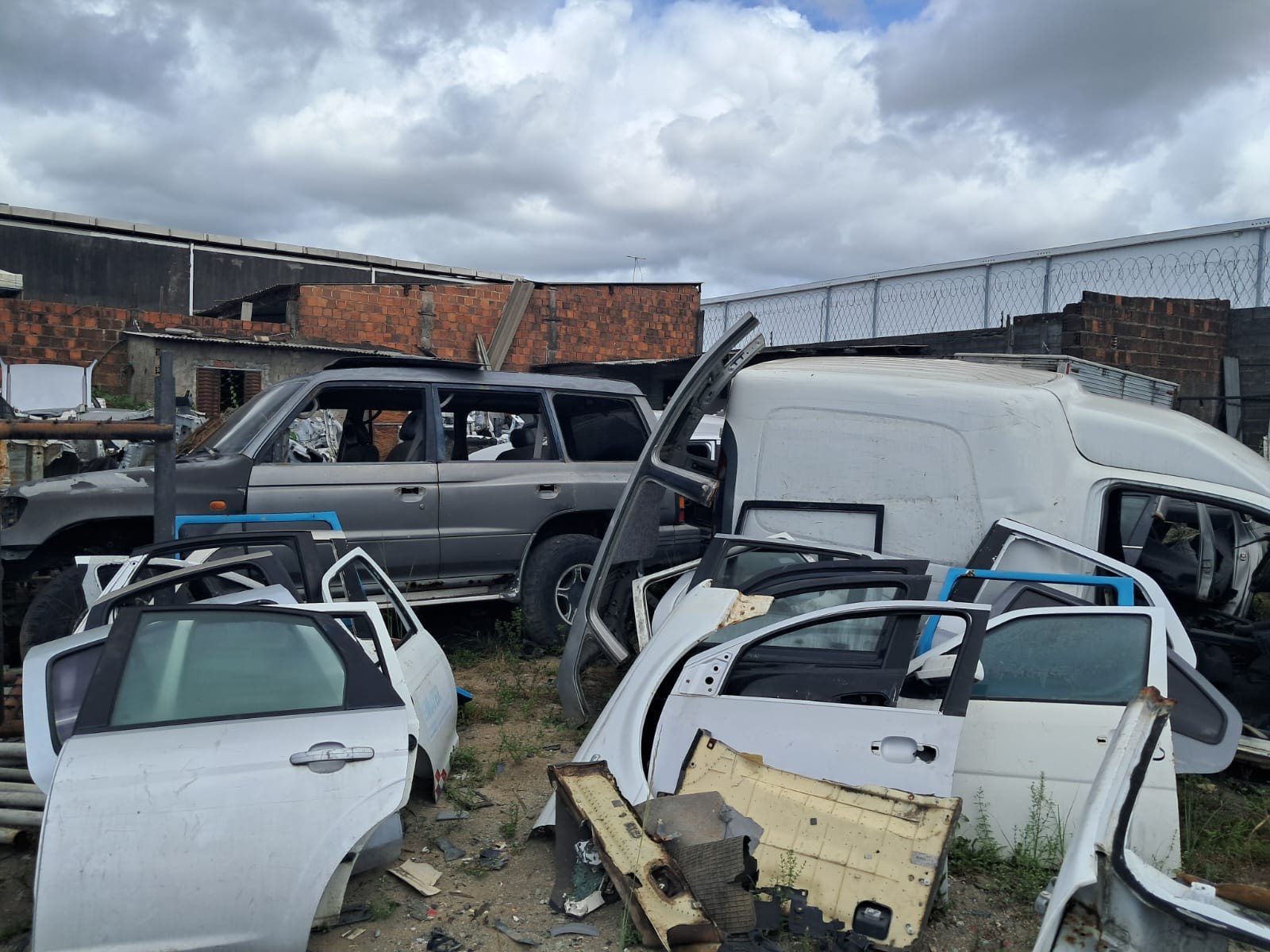 Desmanche de carros em Maceió: PC apreende 50 veículos na parte alta da capital