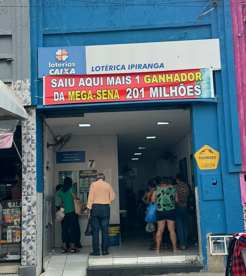 Lot�rica que registrou aposta ganhadora da Mega-Sena em Cuiab� tem aumento no movimento � Foto: Carolina Andreani/TVCA