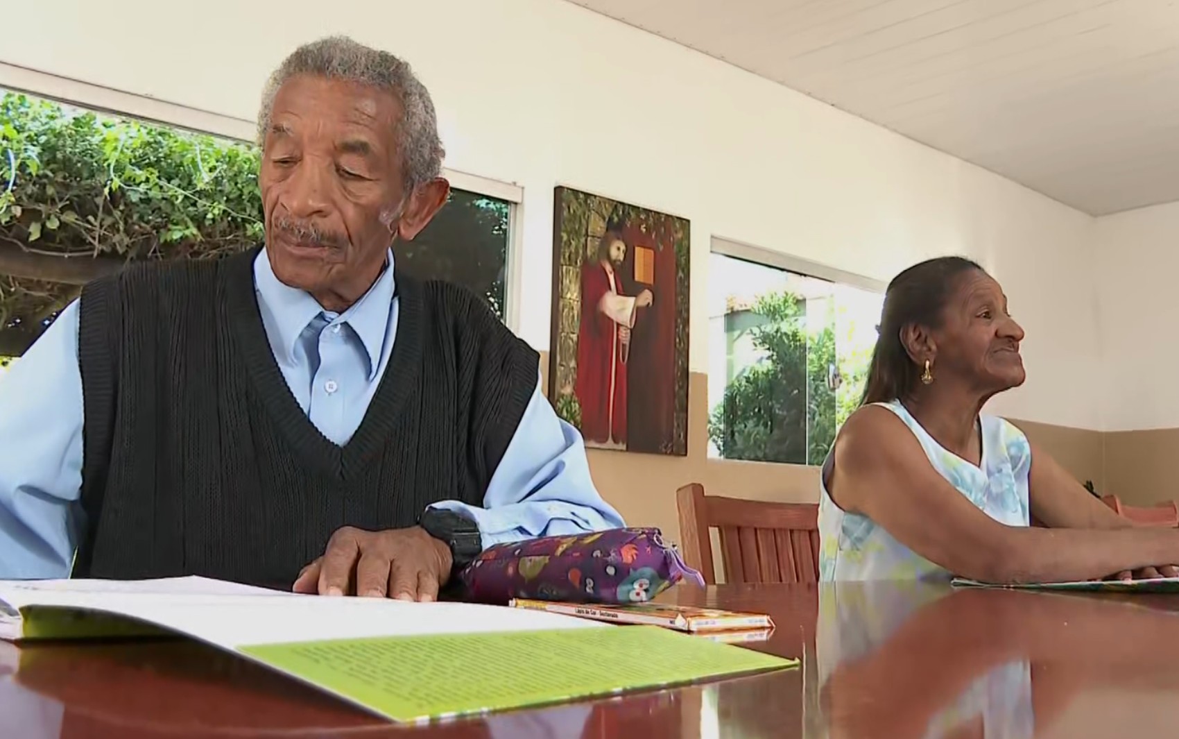 'Agora estamos juntos': como irmãos separados na infância se encontraram 56 anos depois em lar de idosos