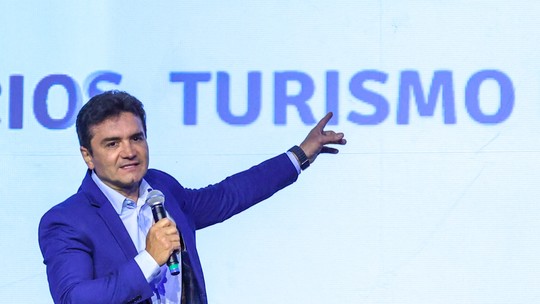 Sabino diz que vai respeitar rompimento com governo e deixar ministério, mas que Lula pediu para conversar - Presidente pediu para ministro do Turismo aguardar retorno dos EUA. Sabino comunicou decisão do União Brasil a Lula antes de viagem do presidente.