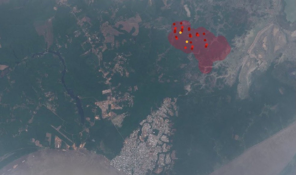 Imagem de monitoramento do Painel do Fogo, do Censipam, mostra incêndio na região do Lago do Canaçari, em Itacoatiara — Foto: Reprodução/Censipam