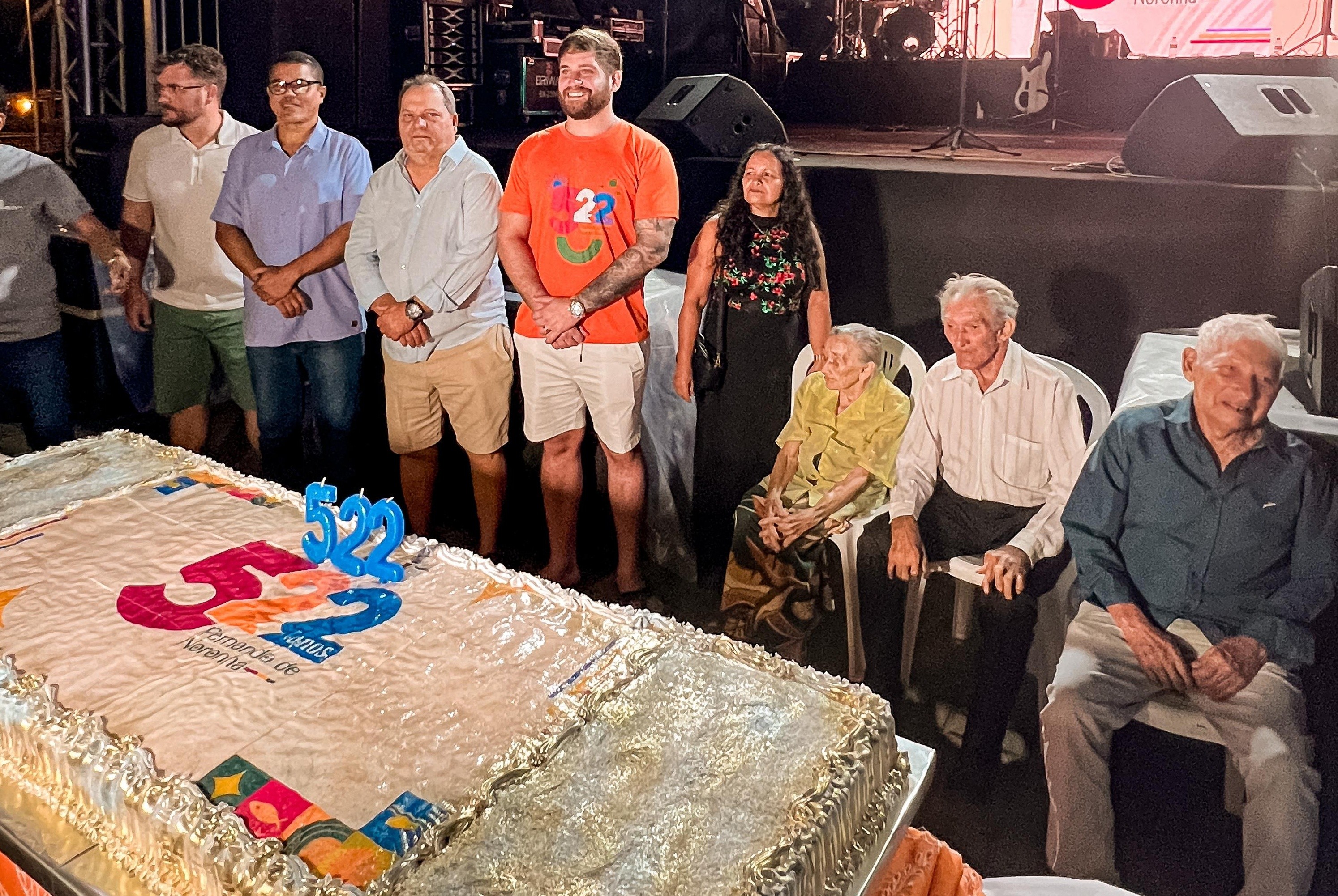 
Fernando de Noronha encerra comemorações dos 522 anos com shows, homenagens e corte de bolo