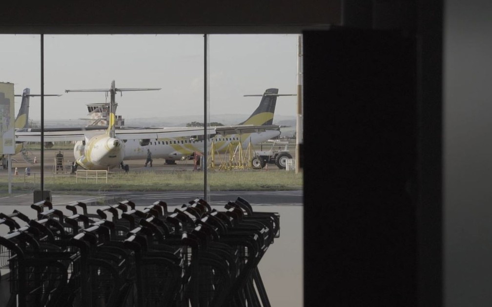 Aeronaves da Voepass no Aeroporto Leite Lopes, em Ribeirão Preto (SP). — Foto: Marcelo Moraes/EPTV