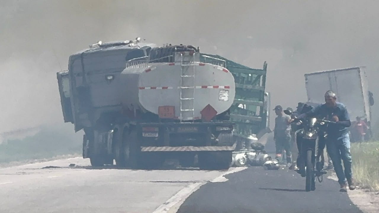 BR-101 é interditada nos dois sentidos após incêndio e acidentes na Grande Natal