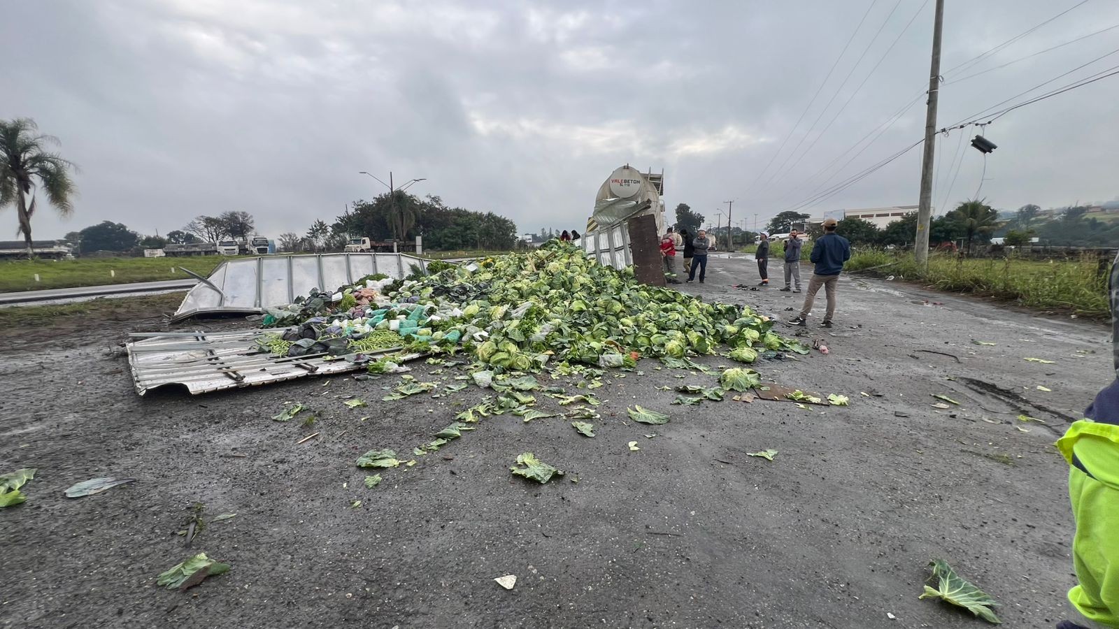 Acidente entre caminhões deixa três mortos na SP-79 entre Piedade e Votorantim