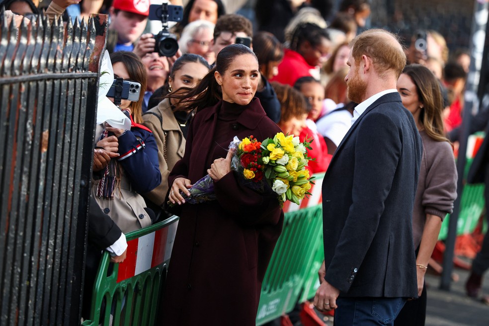 Príncipe Harry e Meghan Markle fazem primeira aparição pública após retornarem ao Reino Unido em Nottingham em 15 de outubro de 2026. — Foto: REUTERS/Phil Noble