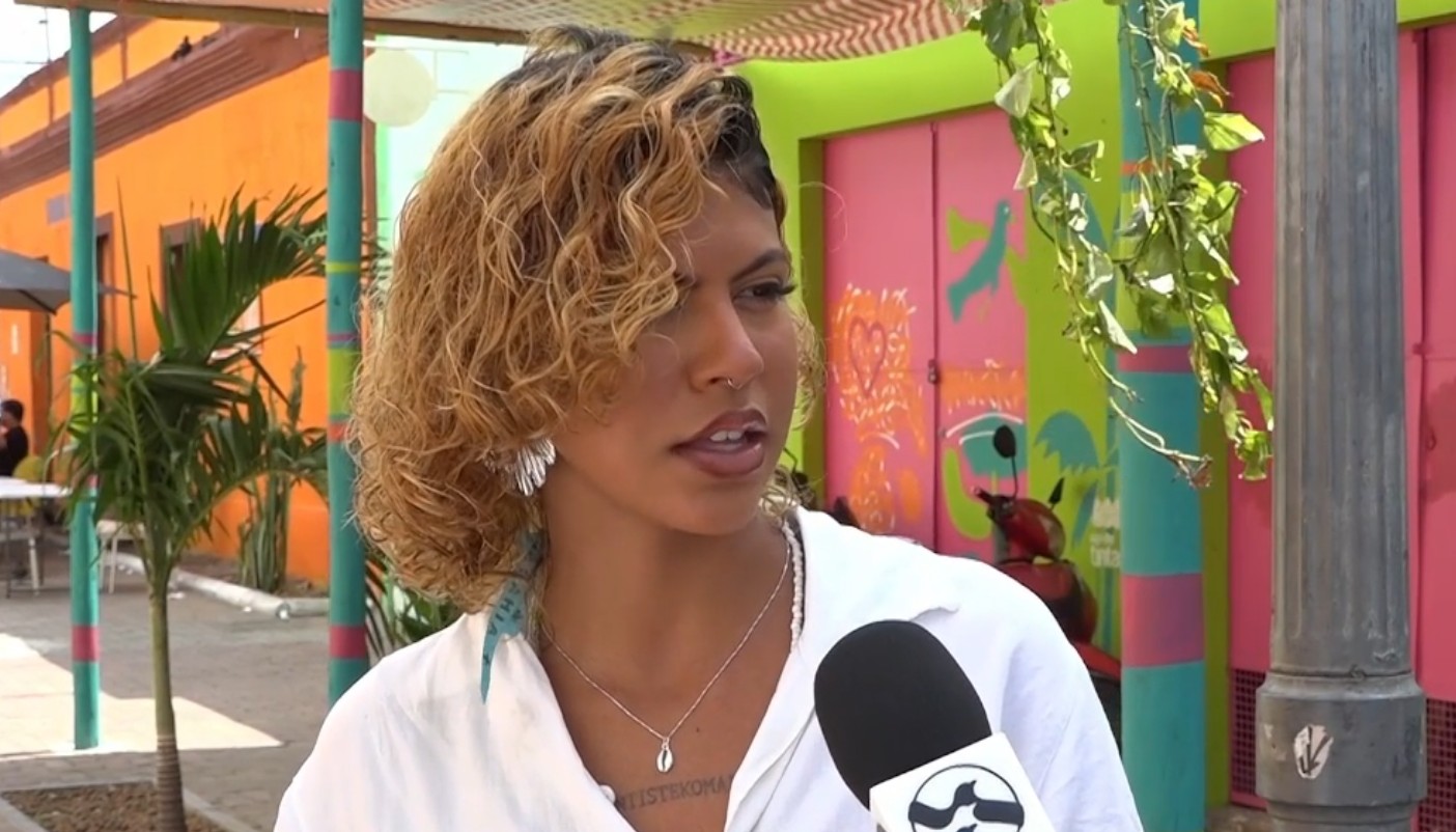 Empresa é condenada a pagar R$ 15 mil por impedir funcionária de usar tranças afro