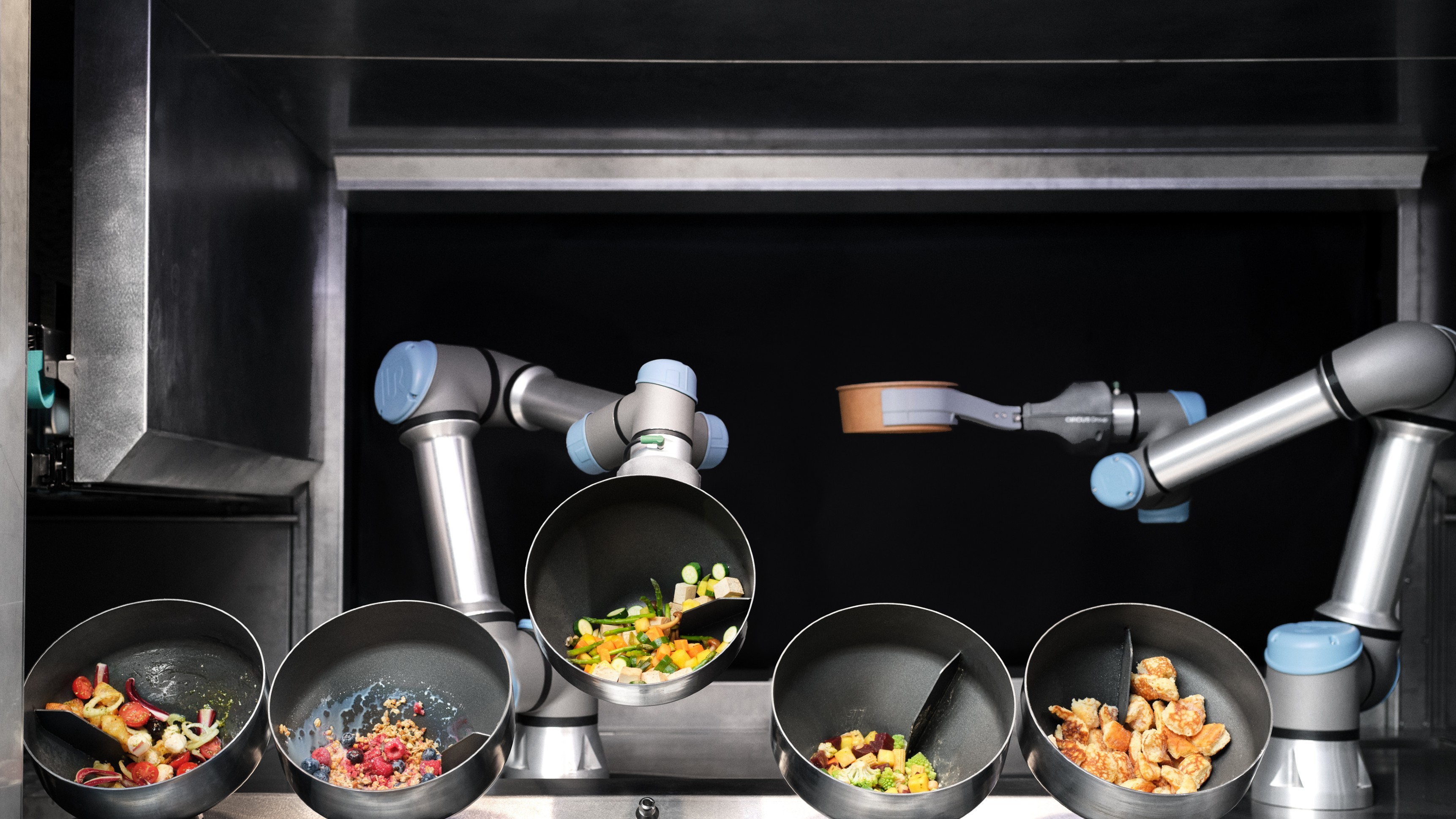 VÍDEO: robô cozinheiro prepara comida em 4 minutos e lava pratos sozinho