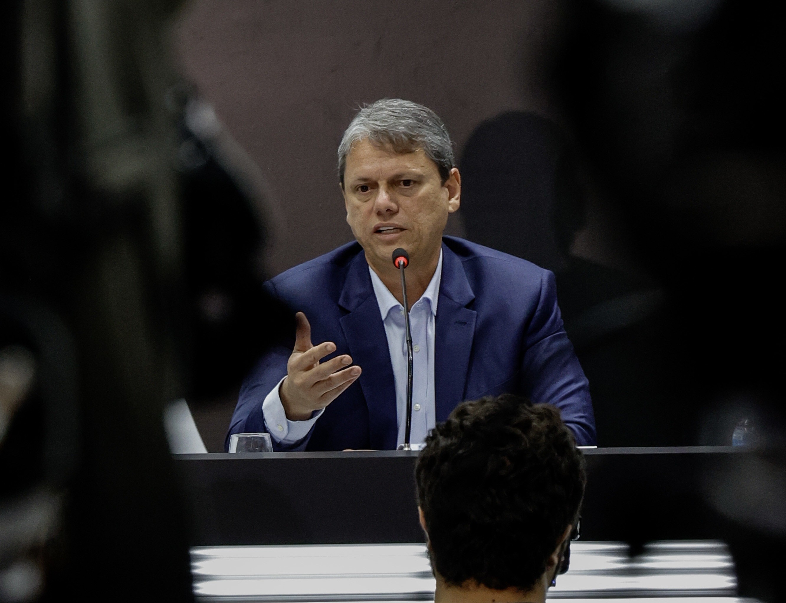 'No dia que começarem a falsificar Coca-Cola, vou me preocupar', diz Tarcísio sobre intoxicações por metanol em SP