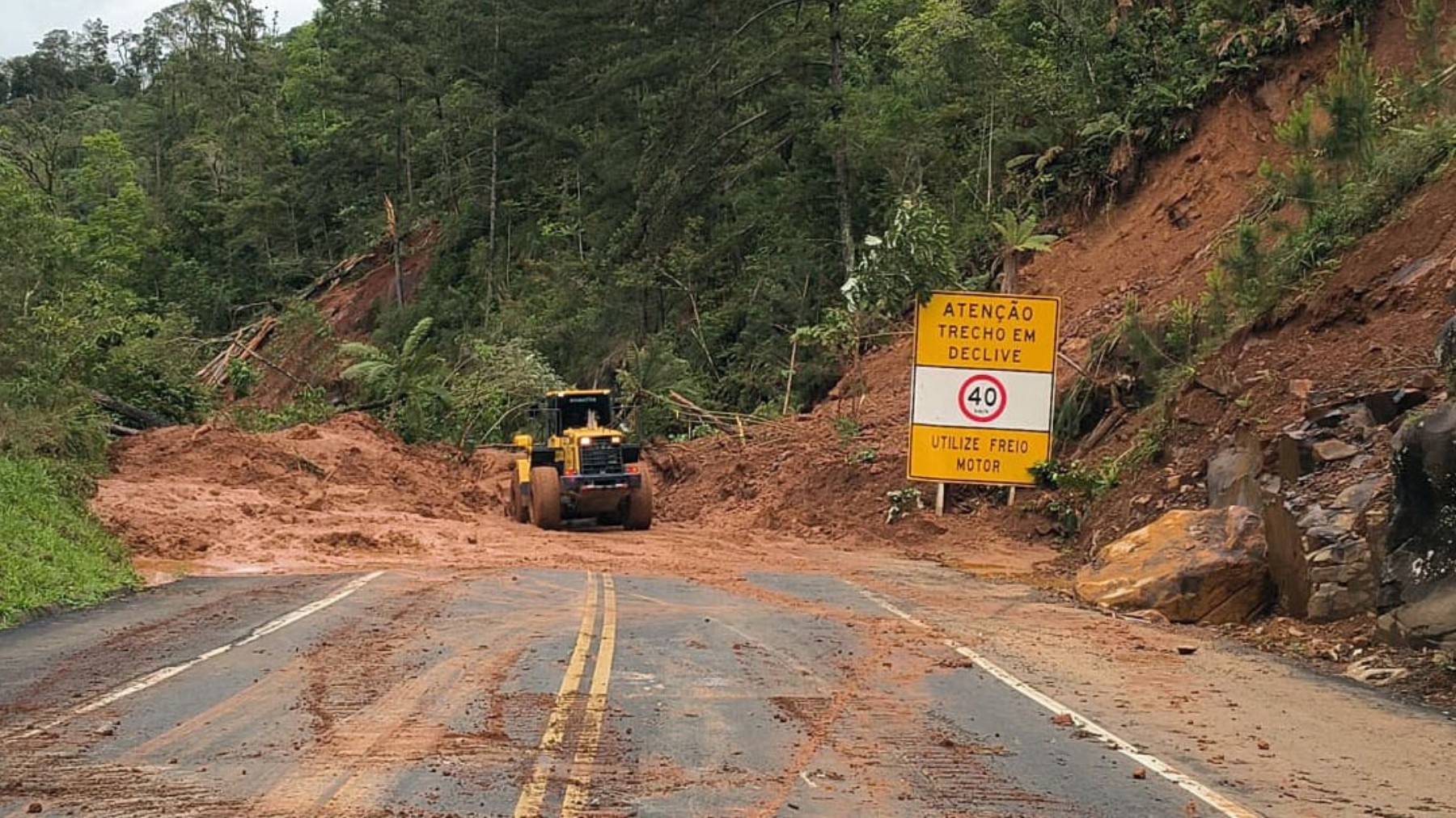 Temporais causam bloqueios em rodovias do Paraná após chuvas intensas