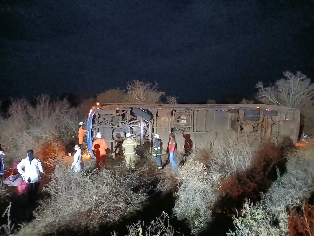 Acidente com ônibus deixa 7 mortos e 13 feridos na Bahia