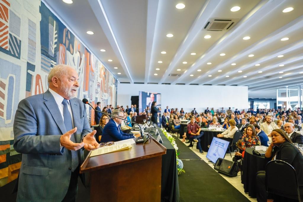 Lula diz que estuda como baratear carros: ‘R$ 90 mil não é popular’
