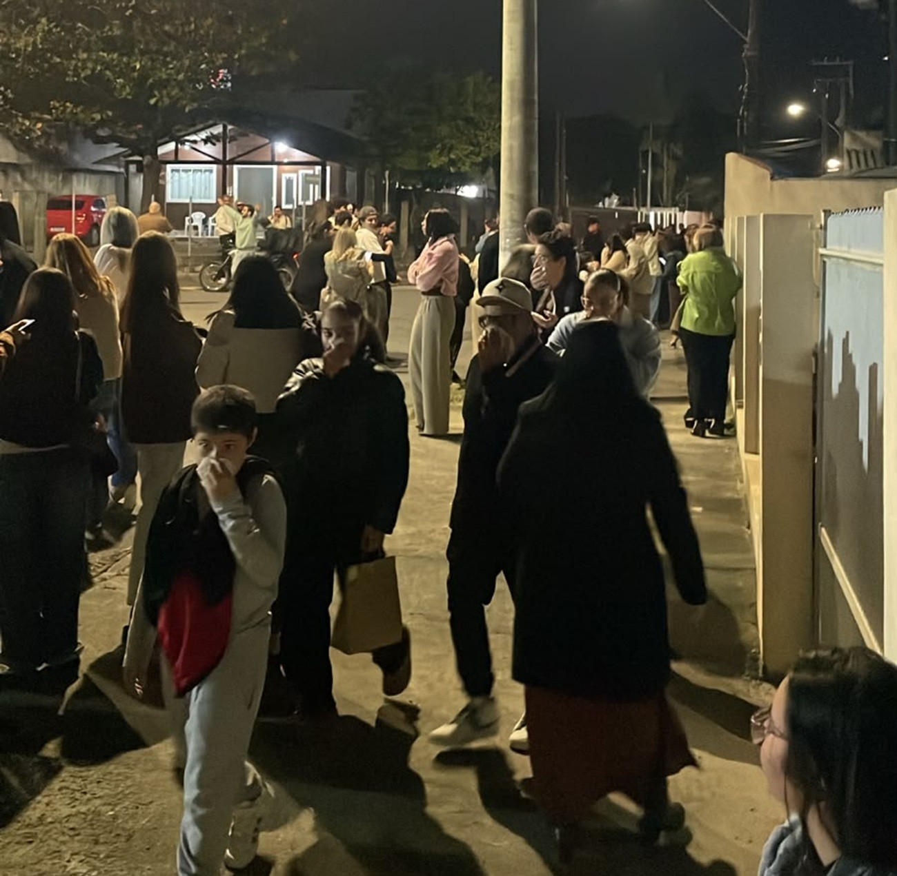 Igreja com 300 fiéis é evacuada às pressas após vazamento de amônia intoxicar 5 pessoas em SC