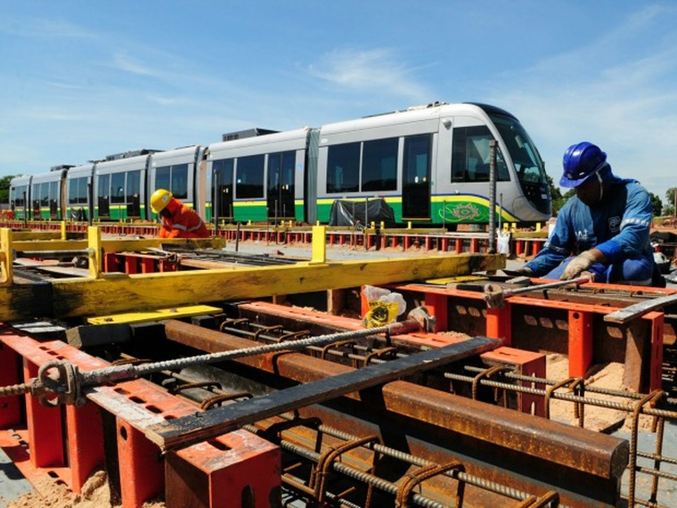 Obras do VLT, em Cuiabá, podem não ficar integralmente prontas para a Copa de 2014. — Foto: Josi Petengill / Secom-MT