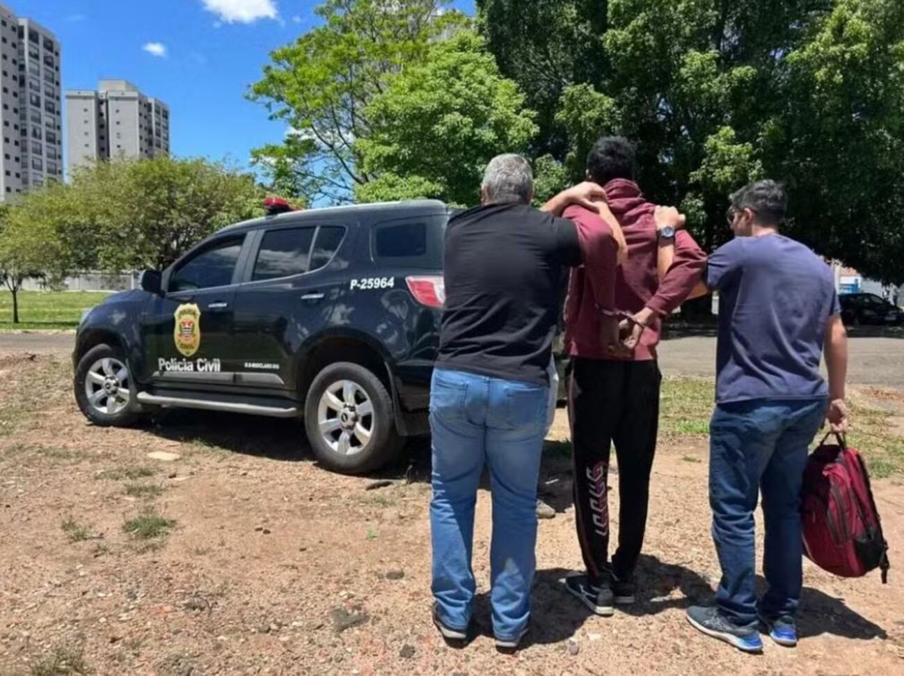 Suspeito de matar casal a facadas é preso; umas das vítimas já tinha sido raptada, diz Polícia Civil