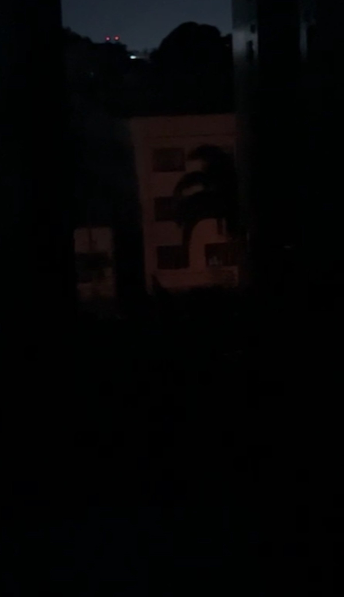 Moradores de diversos bairros do Rio relatam oscilação de energia elétrica