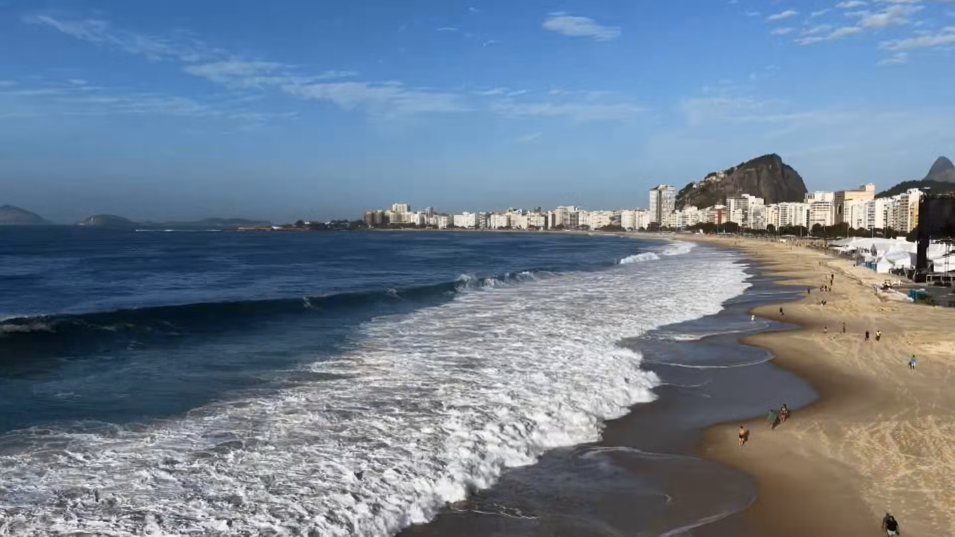 Marinha emite aviso de ressaca com ondas de até 3 metros no RJ 