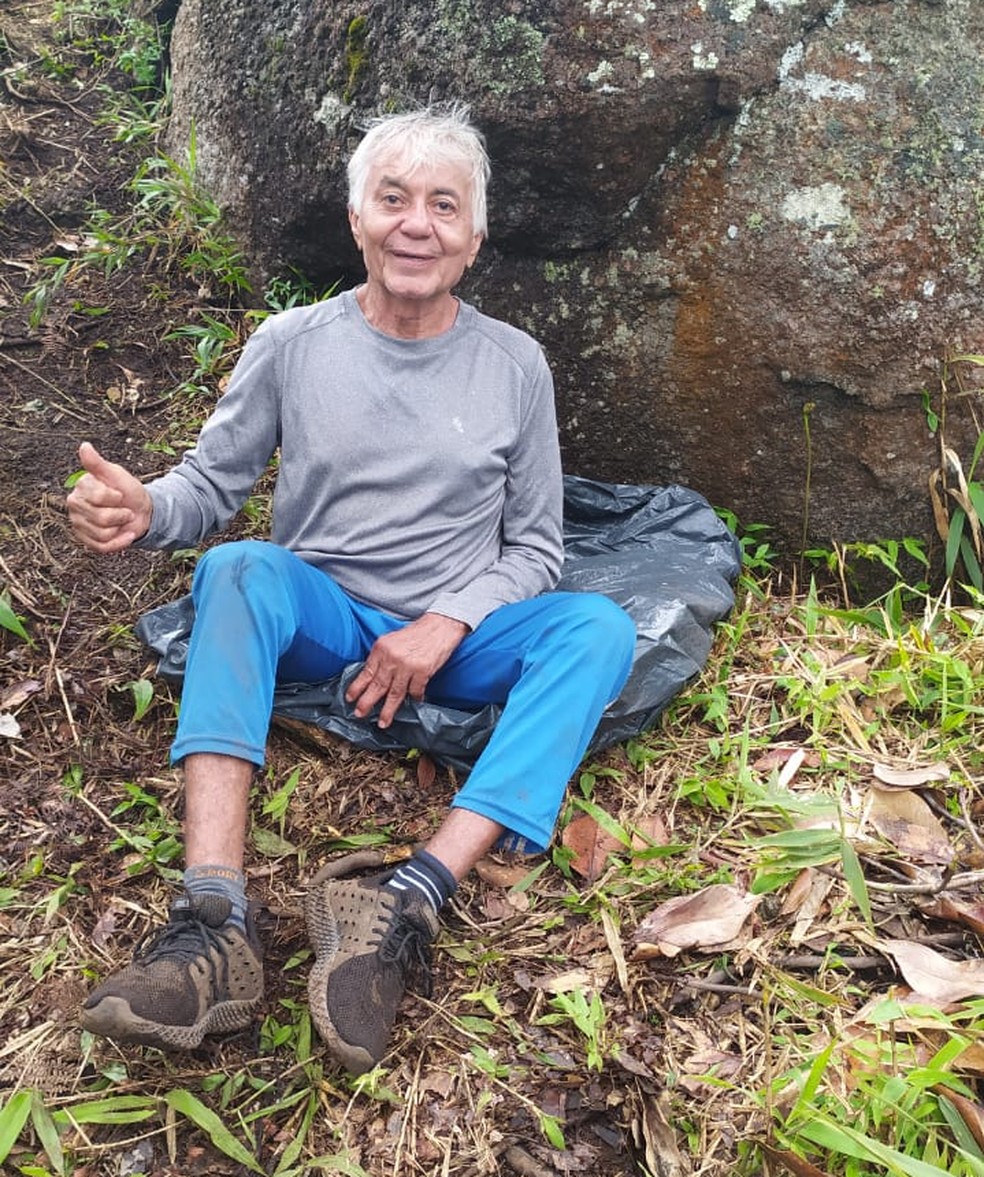 Seu Evandro no topo da serra — Foto: Arquivo Pessoal