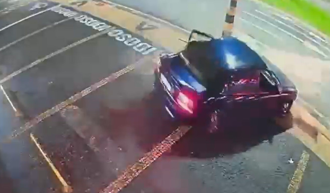 Vídeo: menina de 15 anos morre após carro bater contra poste em avenida de Americana