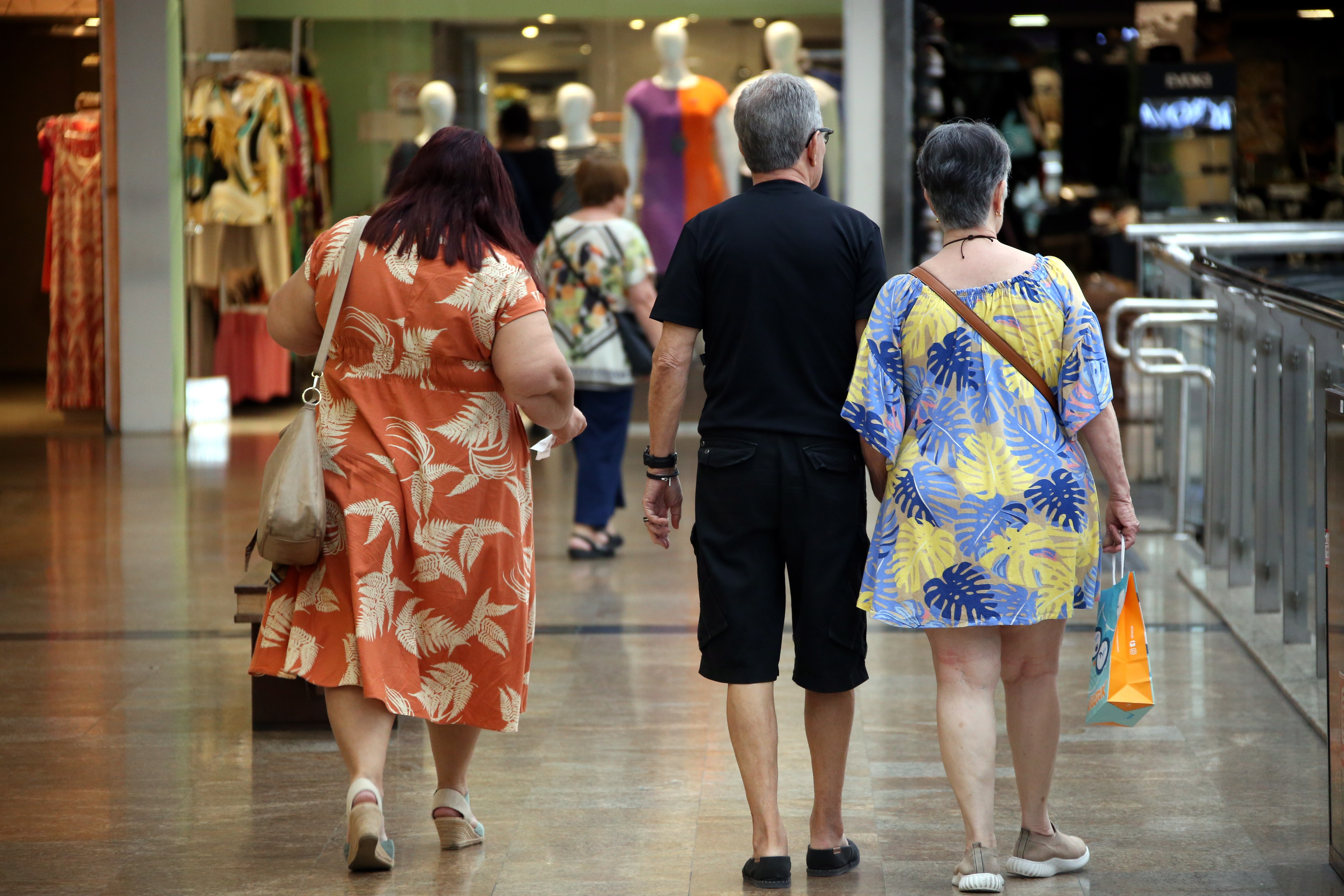 Quer trabalhar no comércio em Santos? Programa Caça Talentos recebe currículos para vagas