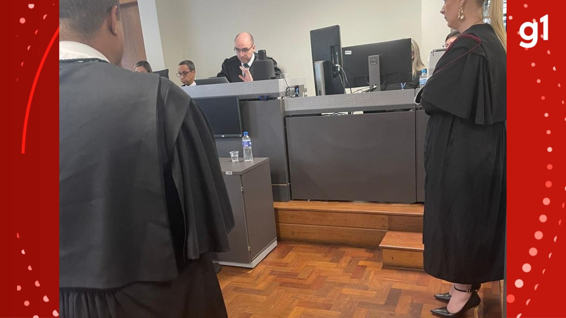 Pai acusado de matar 4 filhos fica em silêncio durante júri em Alvorada 