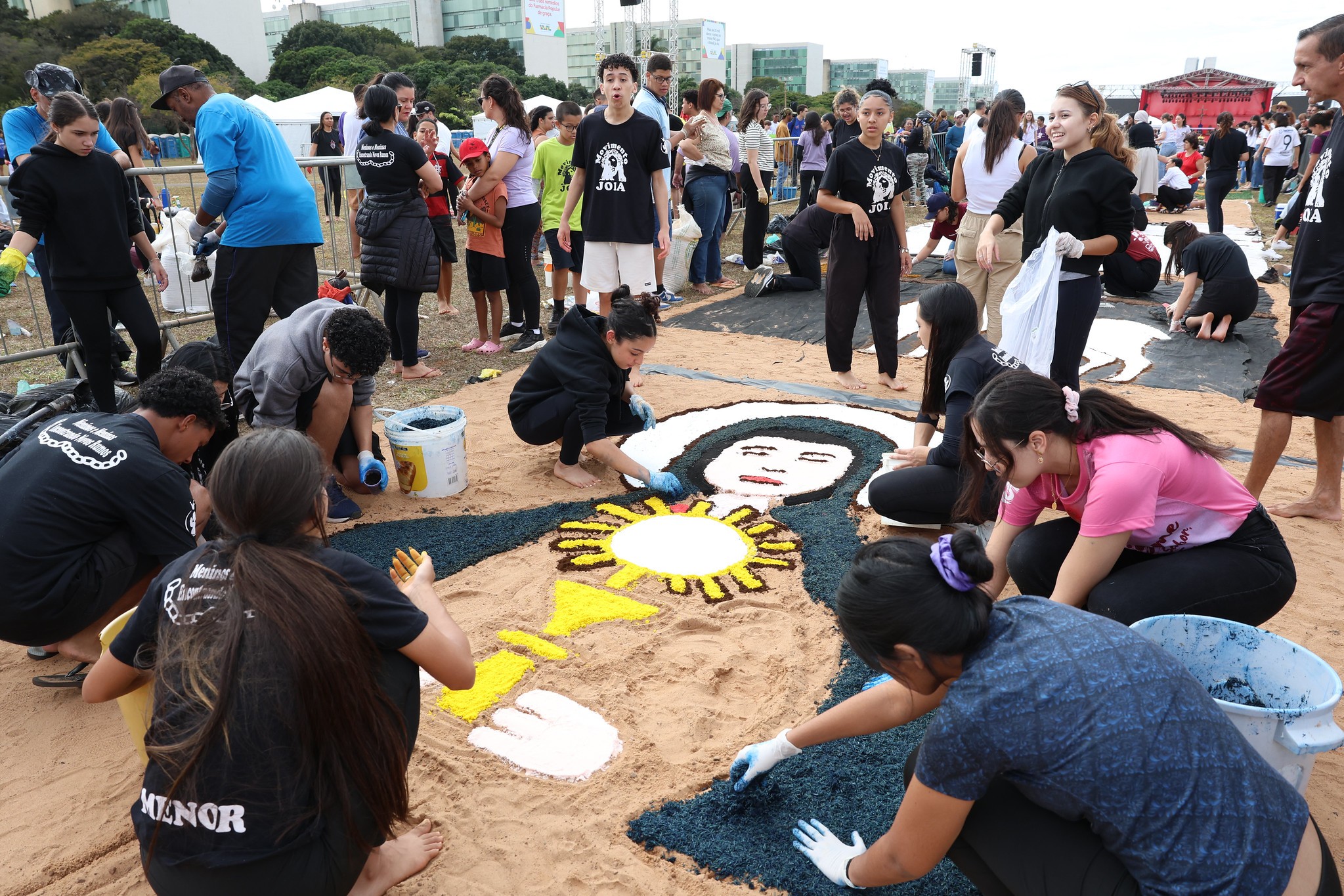 Corpus Christi: veja montagem de tapetes na Esplanada dos Ministérios, em Brasília