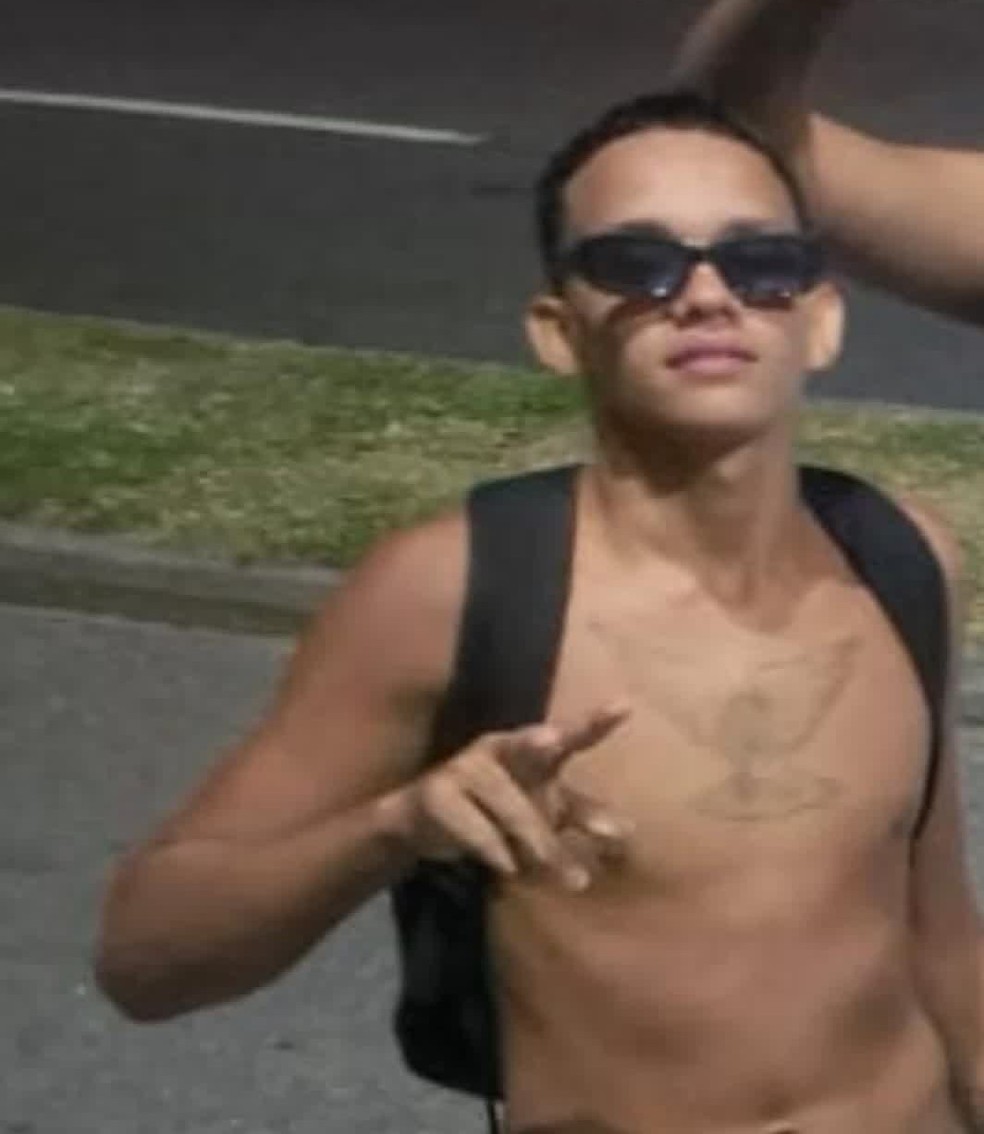 Um dos jovens atingidos, Lucas Murilo Ferreira de Carvalho, foi baleado na cabeça em tentativa de assalto no Recreio dos Bandeirantes, Zona Oeste do Rio — Foto: Reprodução