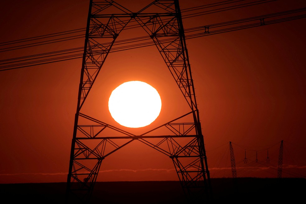 Torre de transmissão de energia elétrica perto de Brasília — Foto: Ueslei Marcelino/Reuters